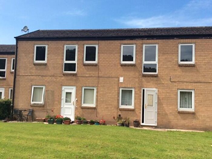 1 Bedroom Flat To Rent In **Over 's Only* One Bedroom (Single Person), First-Floor Flat, Elphaborough Close, Mytholmroyd, HX7