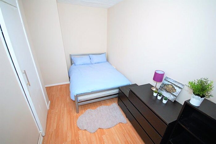 5 Bedroom Flat To Rent In Mortimer Crescent, London, NW6