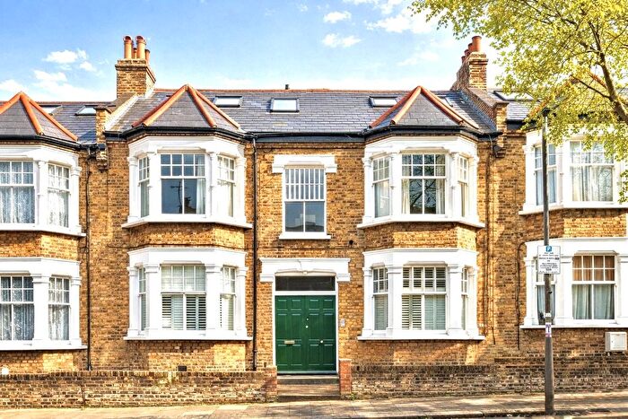2 Bedroom Flat For Sale In Marcus Street, London, SW18