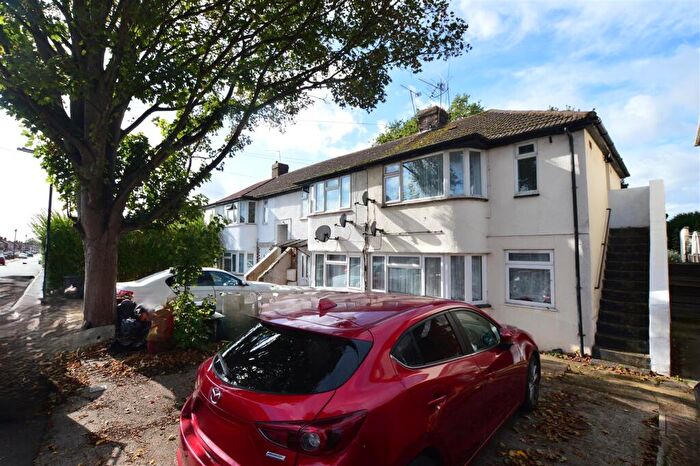 Maisonette To Rent In Canterbury Avenue, Slough, SL2