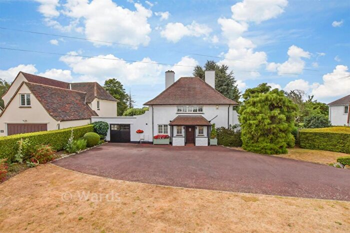 3 Bedroom Detached House For Sale In Walnut Tree Lane, Maidstone, Kent, ME15