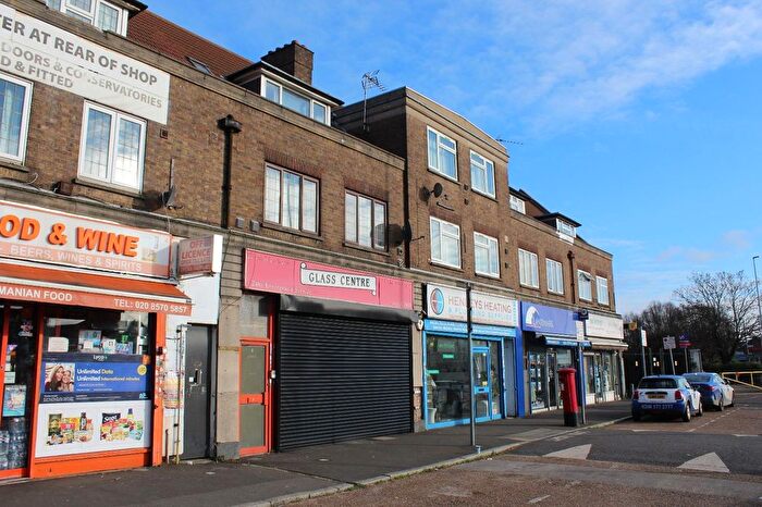 3 Bedroom Flat To Rent In Parklands Parade, Bath Road, Hounslow, TW5