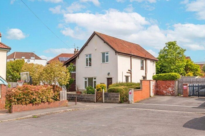 3 Bedroom Detached House For Sale In Lampeter Road, Bristol, BS9
