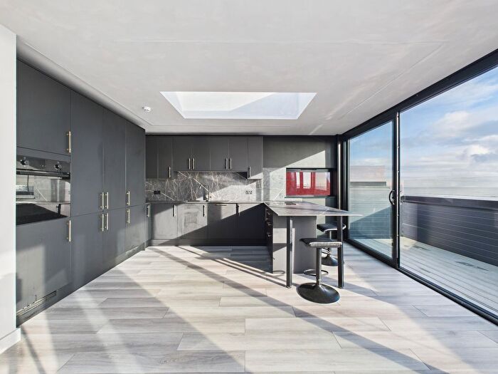 3 Bedroom Flat To Rent In Brighton Road, Worthing, BN11