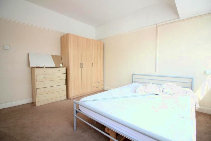3 Bedroom Terraced House To Rent In Park Avenue, Southall UB1
