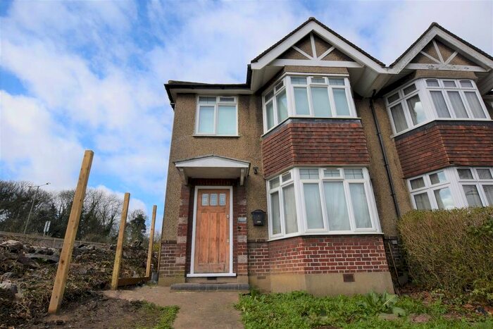 3 Bedroom End Of Terrace House To Rent In High Road, London, N2