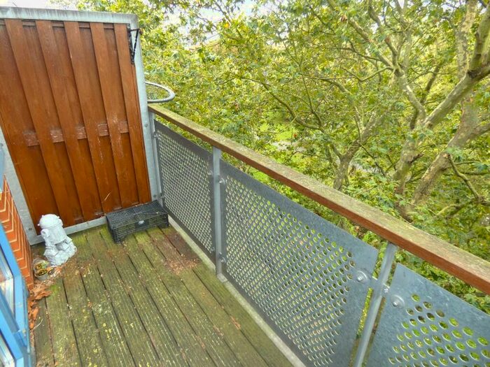 2 Bedroom Apartment To Rent In Tay Court, Meath Crescent, Bethnal Green, E2