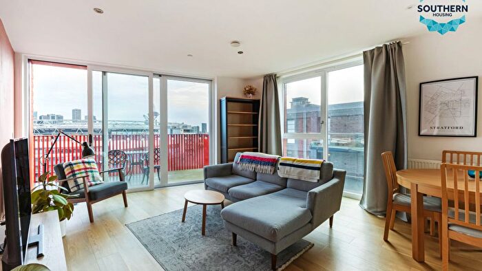 2 Bedroom Flat For Sale In Waterway Building, Hart Yard, Bow, London, E3 - Photo 3