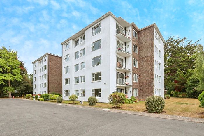 2 Bedroom Flat For Sale In Western Road, Poole, Dorset, BH13