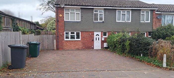 4 Bedroom Semi Detached House To Rent In Woodside Grange Road, London, N12