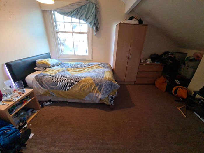 10 Bedroom House To Rent In Regent Park Avenue, Leeds, LS6
