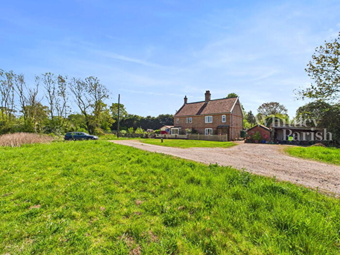 3 Bedroom Semi-Detached House For Sale In The Common, Mellis, IP23