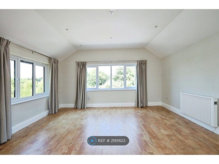 1 Bedroom Flat To Rent In Smithbrook Kilns, Cranleigh, GU6