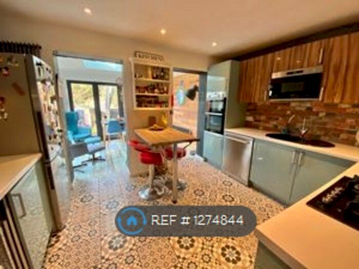 2 Bedroom Semi-Detached House To Rent In Queens Walk, Lyme Regis DT7