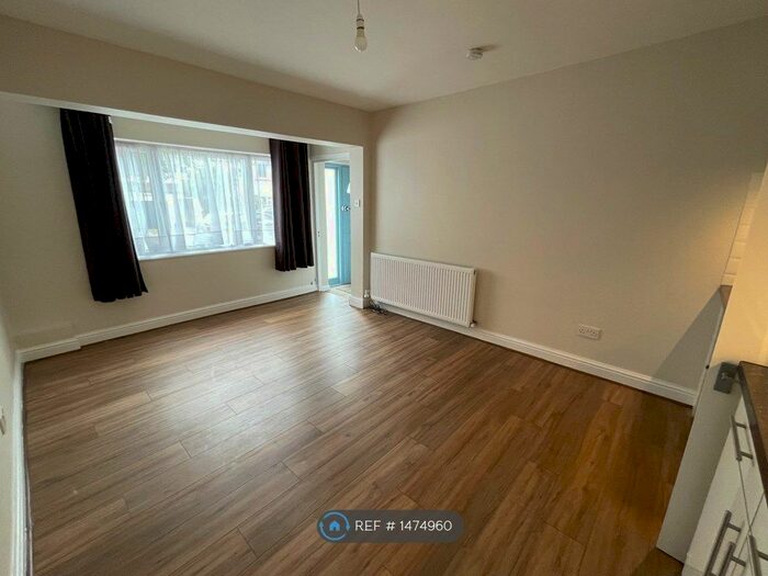 Studio To Rent In Clonmel Road, Teddington, TW11