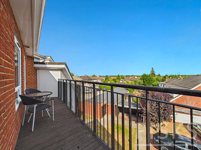 1 Bedroom Apartment For Sale In Hart Road, Thundersley, SS7