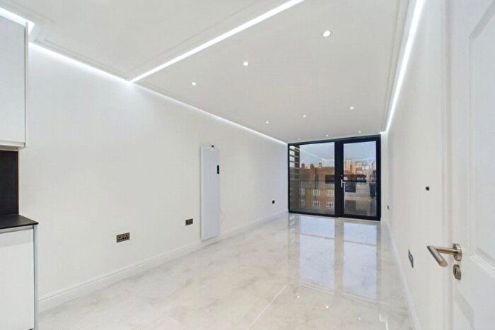 1 Bedroom Flat To Rent In Bloemfontein Road, London, W12