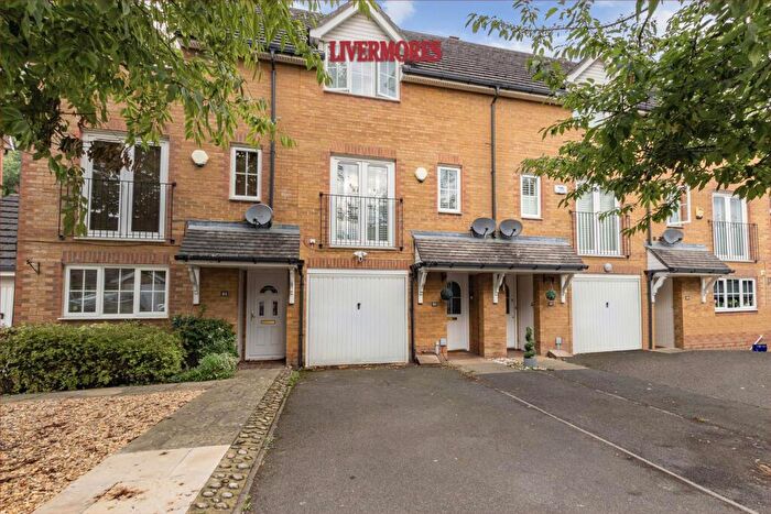 3 Bedroom Town House For Sale In Bascombe Grove, Braeburn Park, Crayford, DA1