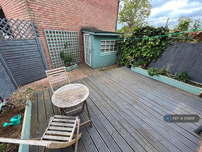 2 Bedroom Semi-Detached House To Rent In St. Michaels Close, London, E16