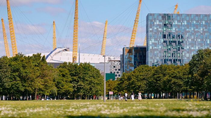 2 Bedroom Flat For Sale In West Parkside, London, SE10