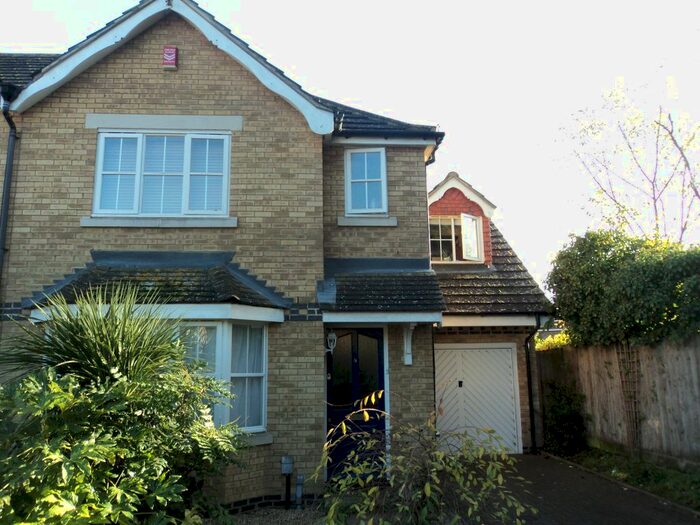 6 Bedroom End Of Terrace House To Rent In Nightingale Shott, Egham, TW20