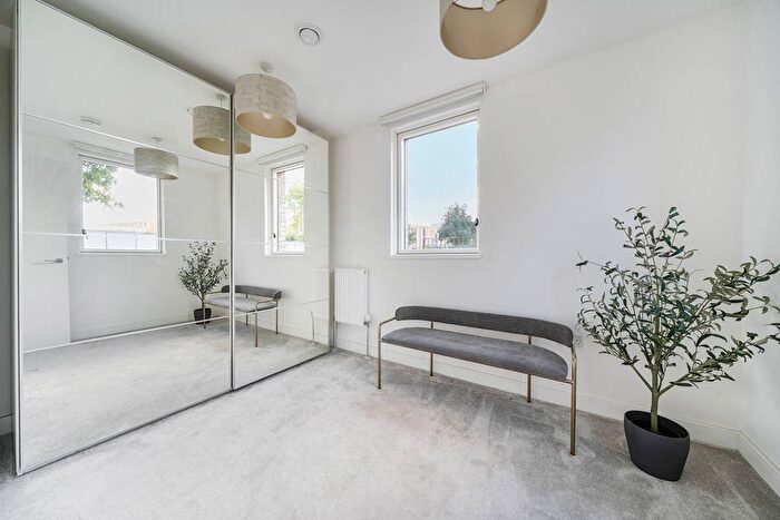 4 Bedroom Terraced House For Sale In Oriental Square, Colindale, London, NW9