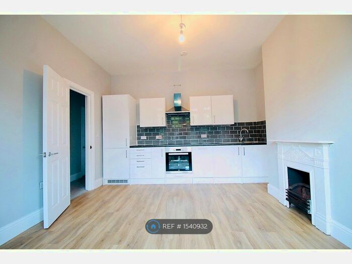 2 Bedroom Flat To Rent In Bath Hill, Keynsham, Bristol, BS31