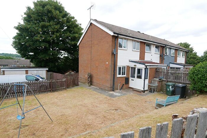 2 Bedroom Property To Rent In Rhylstone Mount, Bradford, BD7