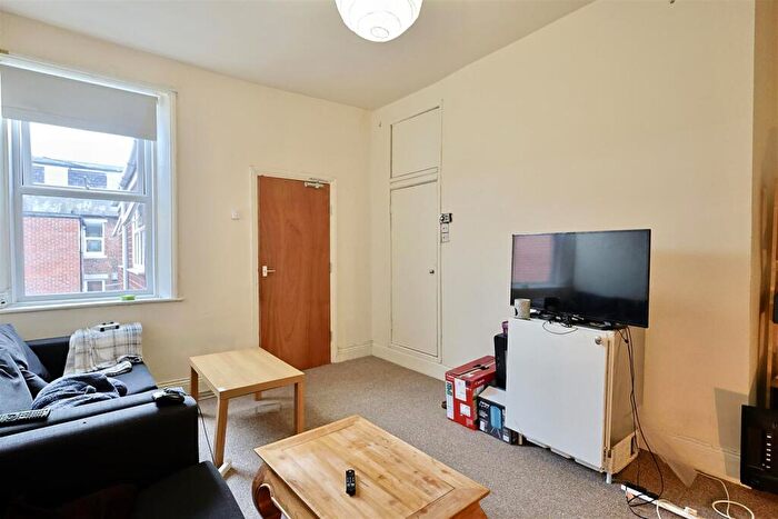 3 Bedroom Flat To Rent In Warwick Street, Heaton, Newcastle Upon Tyne, NE6