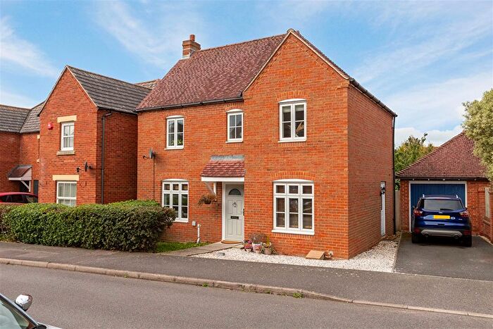3 Bedroom Detached House For Sale In William Olders Road, Angmering, BN16
