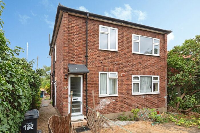 2 Bedroom Maisonette For Sale In Beehive Lane, Ilford, IG4