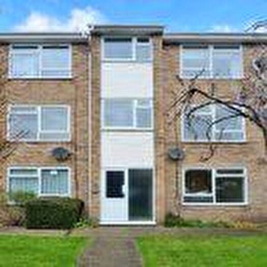 1 Bedroom Flat To Rent In Molesey Avenue, KT8