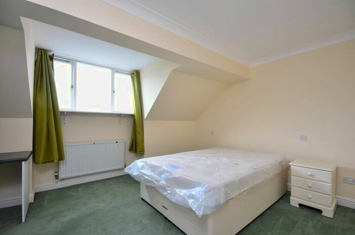 4 Bedroom Property To Rent In Holders Hill Crescent, Mill Hill East, London, NW4