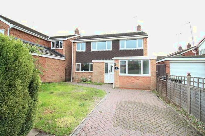 4 Bedroom Detached House To Rent In Swallow Drive, Rushden, NN10