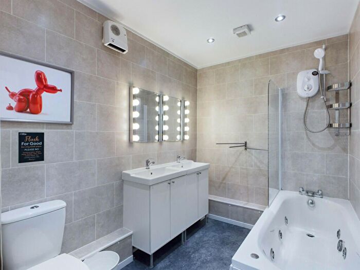 10 Bedroom Flat To Rent In Upper Allen Street, Sheffield, S3