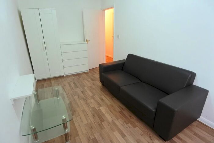 1 Bedroom Flat To Rent In High Road, Willesden, NW10