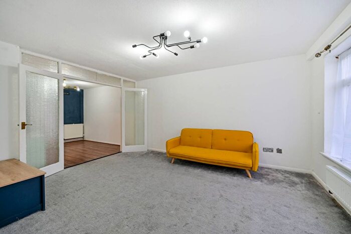 3 Bedroom Terraced House For Sale In Tockley Road, Berkshire, Slough, SL1