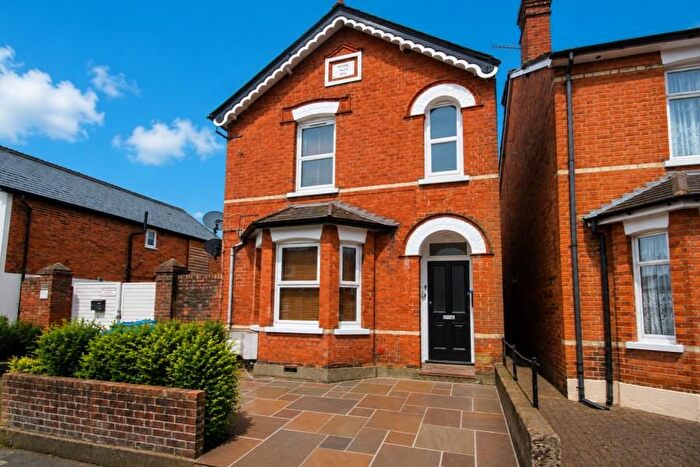 1 Bedroom Flat To Rent In Addlestone, Surrey, KT15