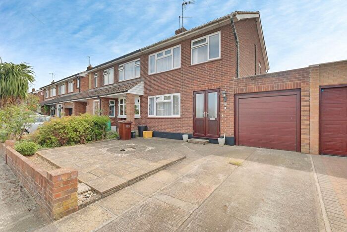 3 Bedroom Semi-Detached House For Sale In Woodcote Way, Benfleet, SS7