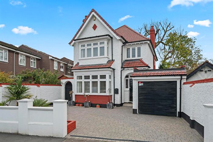 4 Bedroom Detached House For Sale In Carew Road, Wallington, SM6