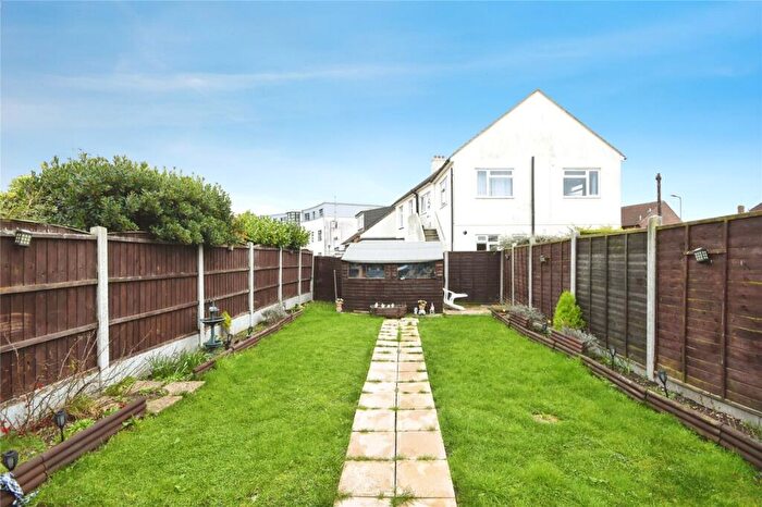 1 Bedroom Bungalow For Sale In Petresfield Way, West Horndon, Brentwood, Essex, CM13