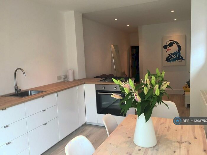 5 Bedroom Terraced House To Rent In York Road, London, E10