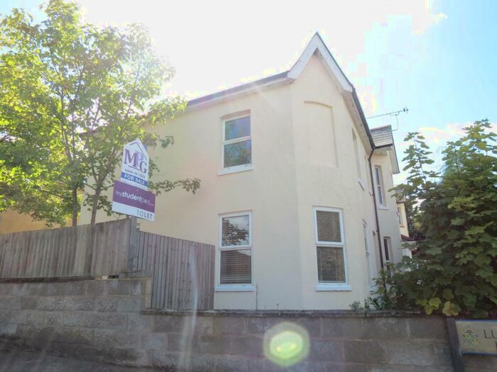 6 Bedroom House To Rent In Bedroom Detached House In Winton, BH9