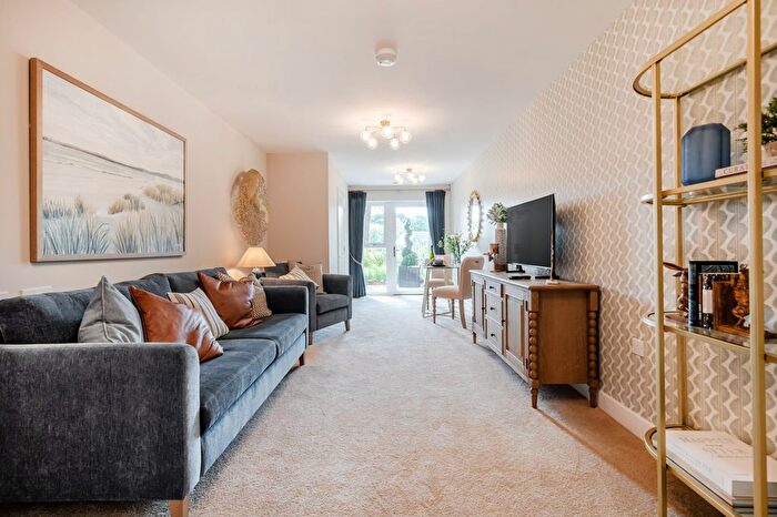 2 Bedroom Flat For Sale In Palmers Field Avenue, Chichester, PO19