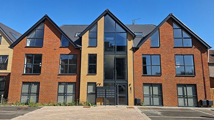 1 Bedroom Flat To Rent In Azalea Court, Kingswood Place, Hayes, UB4