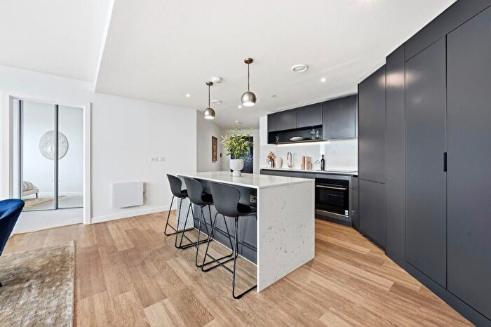 3 Bedroom Apartment To Rent In The Octagon - Great Charles Street Queensway, Birmingham, B3