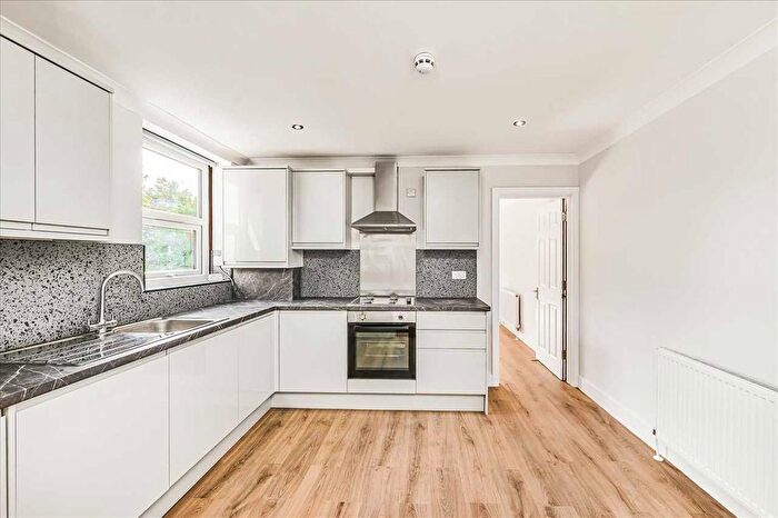 2 Bedroom Flat To Rent In Longley Road, Tooting, SW17
