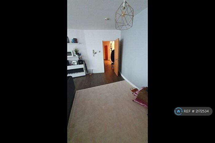 2 Bedroom Flat To Rent In Beetham Plaza, Liverpool, L2