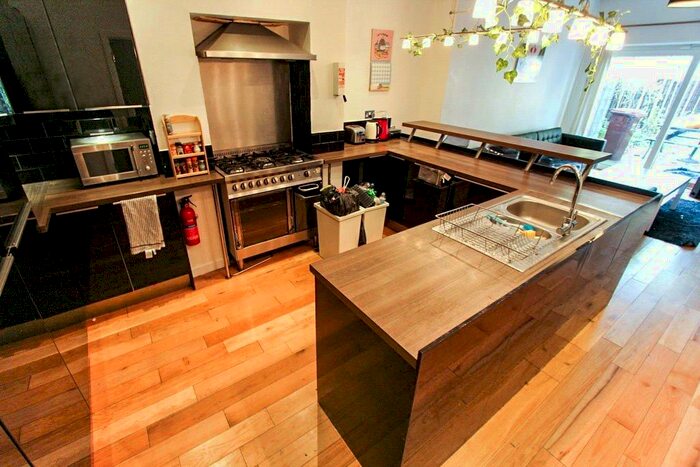 6 Bedroom Semi-Detached House To Rent In Burton Road, Manchester, Greater Manchester, M20