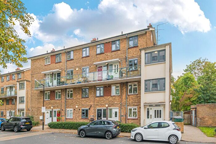 2 Bedroom Maisonette For Sale In Eltham Road, Lee, London, SE12